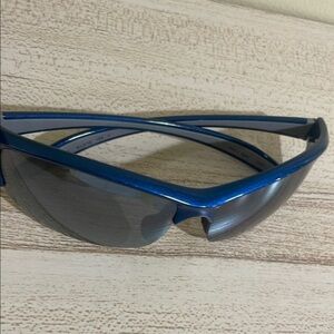 Unisex Polarized Sunglasses in a blue frame & unbranded Case☀️Temple 132 mm